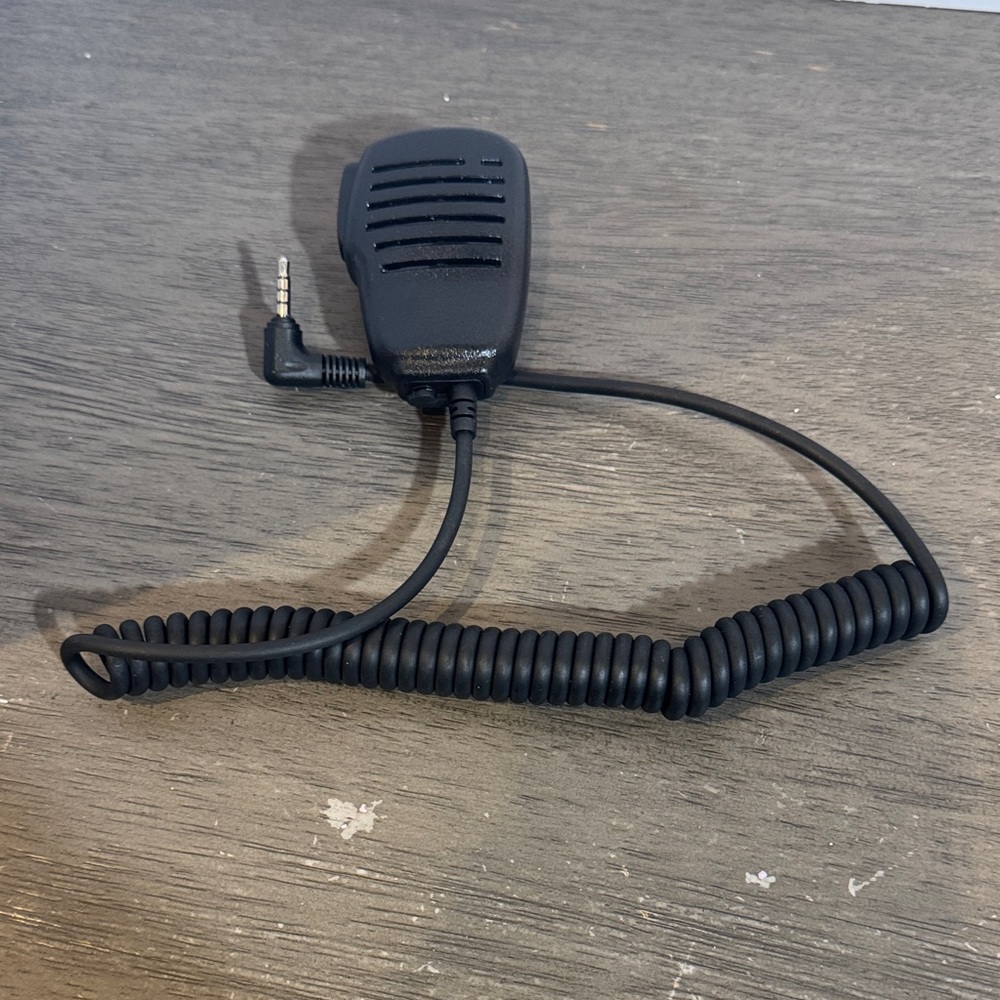 Walkie Talkie Speaker Microphone, 3.5mm Headphone Jack Handheld Shoulder 2 Way